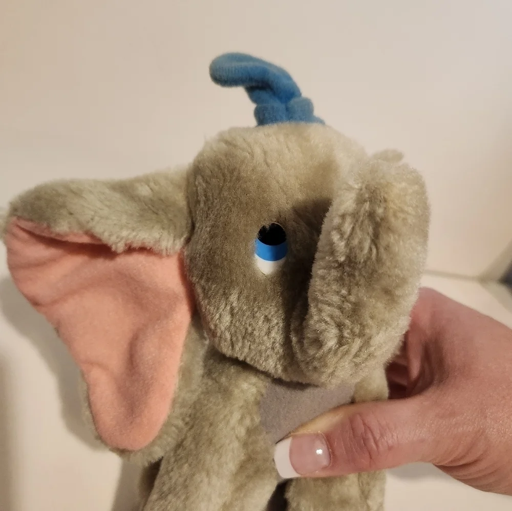 7 1/2” Vintage 1980’s Walt Disney Dumbo Plush Stuffed Animal